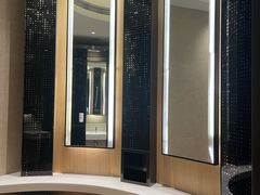 -LuOne凯德晶萃广场(徐家汇路店)
