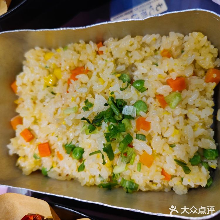        万象城湖边的撸串打卡地 坐在窗边可以看