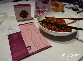 都是年轻人比较多热情主动，有茶艺帮手冲茶