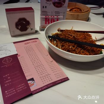 都是年轻人比较多热情主动，有茶艺帮手冲茶