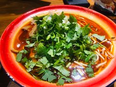 -楚东君•襄阳牛肉面牛杂煲(陆家嘴正大店)