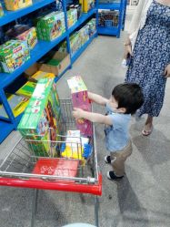 -逝水玩具折扣店