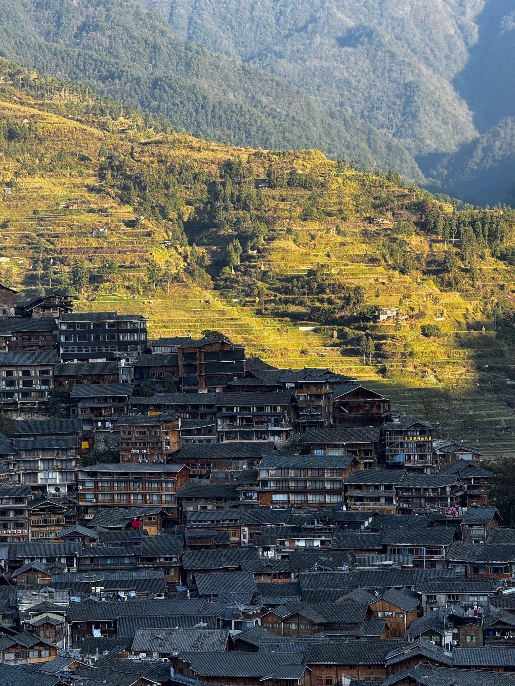 0元玩转这座城千户苗寨的白与夜