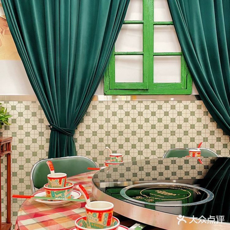 吃完港式药膳鸡煲,再回家泡个脚,属于年轻人的养生秘籍㊙️