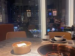 靠窗位-大头椰·海南椰子鸡火锅(思明万象城店)