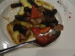 翠玉菇小瓜炒爽肉-利苑酒家(华熙国际店)