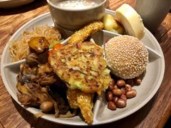 西葫芦胡萝卜丝饼-素满香·食养自助(天一广场店)