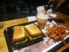 -The Habit Burger Grill 哈比特汉堡(爱琴海店)