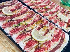 柠檬香草黑椒牛五花-小米烤肉-泥炉炭烤(常营店)
