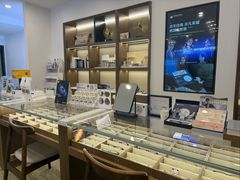 -三目眼镜·蔡司视觉合作店(青浦宝龙店)