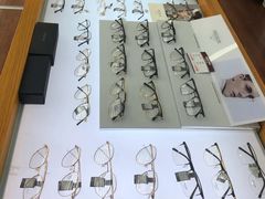 -视野联行眼镜•蔡司•依视路(温江店)