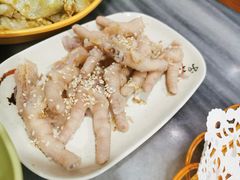 沙姜鸡脚-黄师奶甜品店