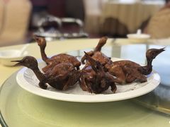 红烧乳鸽-中山国际酒店中餐厅