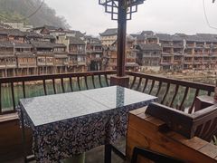 -临江餐馆二楼美食部落