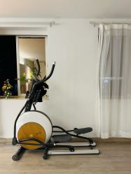 -闺蜜瑜伽·普拉提女性塑形馆