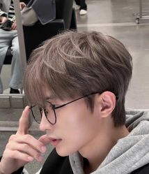 -一家只做男发烫染的店