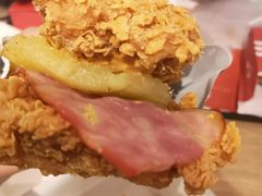 培根鸡腿重磅肉霸堡-肯德基(合肥站店)