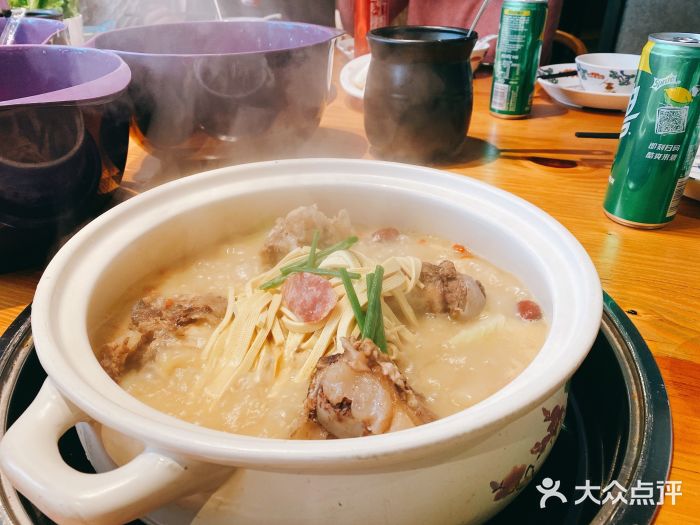 砂师弟与二师兄 · 砂锅火锅(武林店)骨头煲图片