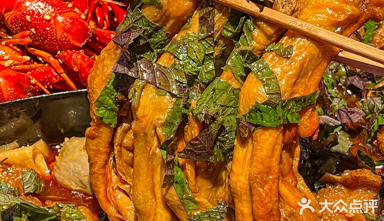 来南宁一定要去琅西村胡爷吃椰香小龙虾!