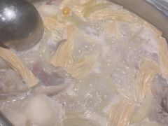 猪蹄猪肚锅-官也街澳门火锅(新源里店)
