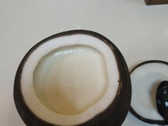 -志龙皇冠吃货椰子铺