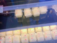 -红宝石·鲜奶小方·海派西点房(南丹店)