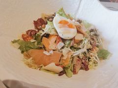 烟熏三文鱼色拉-YUE·6·西式融合餐厅(外滩六号店)