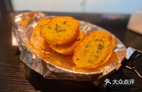 Roasted Garlic Buns