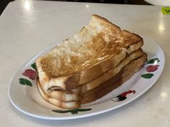 雪油加央烤麵包-何九海南茶店(鬼仔巷店)