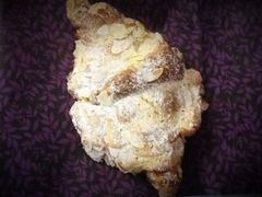 杏仁羊角-西点坊(浦东香格里拉店)