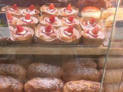 -巴黎贝甜(大宁国际商业广场店)