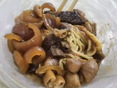 -松树干拌面店