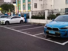 -宁波宝信宝马4S店(江北日湖店)