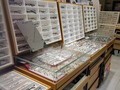 -美式眼镜·授权蔡司.依视路.尼康.豪雅.明月(人民广场店)