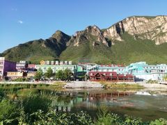 -百里峡七彩艺术小镇