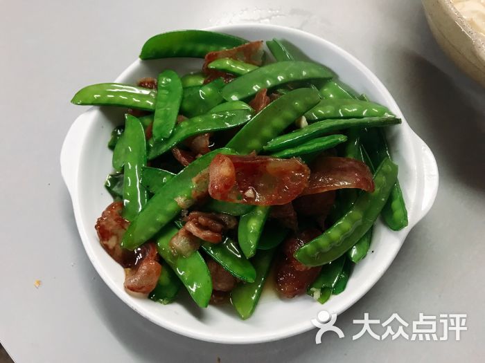 扬州小吃家常菜荷兰豆炒腊肉图片 第1张