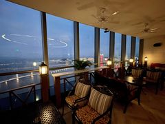 -珠海瑞吉酒店游泳池