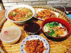 -爆炸头阿姨小四川正宗川味小吃(无任何分店)