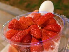 草莓奇亚籽酸奶杯-巴黎贝甜(好世界店)