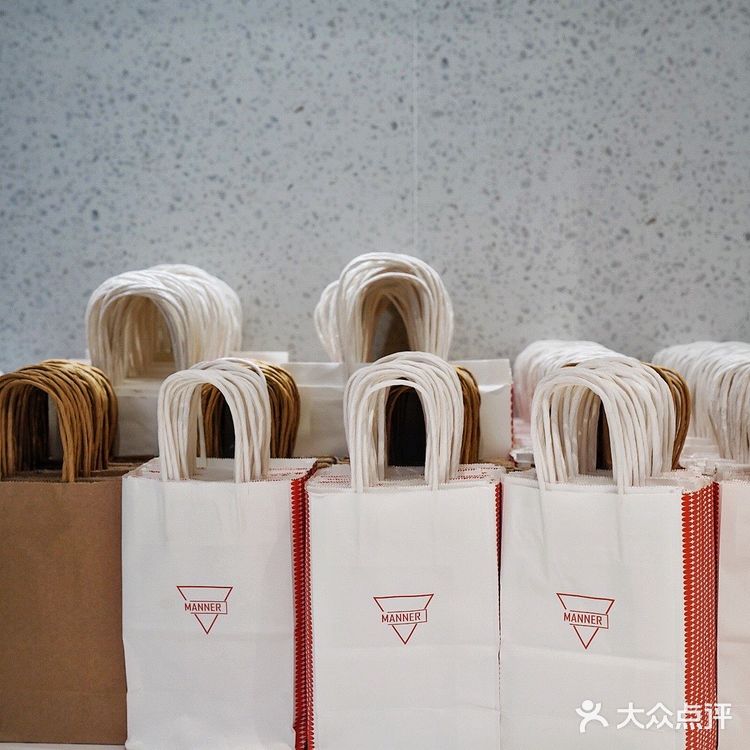 已经闻到了秋天的味道，来一杯Manner热澳白吧