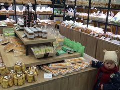 面包甜点陈列柜-仟吉(虎泉店)