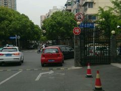 付完停车费谁会注意得到啊-临沂路-路侧停车场