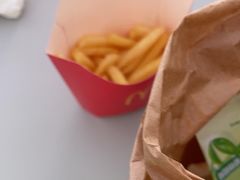 -麦当劳(上海虹桥站30B检票口楼上)