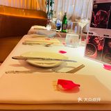 闺蜜团｜在牛排家约会吃饭可太浪漫了！[加油]