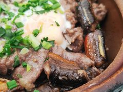 窝蛋牛肉拼黄鳝煲仔饭-容里煲仔饭(利丰北路店)
