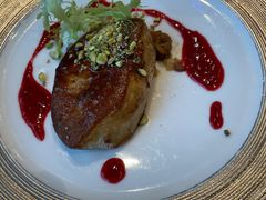 香煎鹅肝温热兰提豆-香格里拉鱼跃地中海西餐厅·牛排披萨