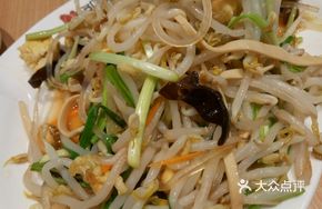 Stir-fried Garlic Shoots with Bean Sprouts