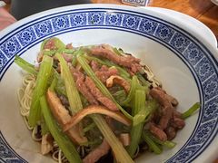 芹菜牛肉炒干丝-沪西老弄堂面馆(定西路店)