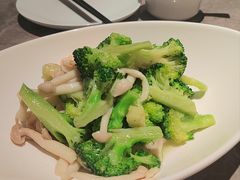 橄榄油时蔬炒虾仁-吕氏焗小鲜•海鲜青岛菜(八大关店)