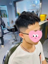 -15C7 男士理发馆 烫染专业店